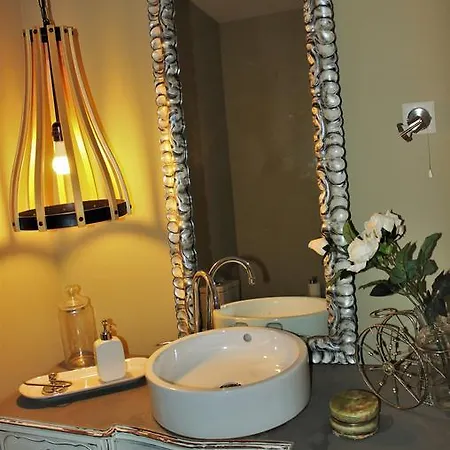 The Gallery Apartment *